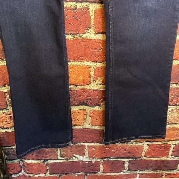 Silver Avery Slim Boot Cut Dark Wash High Rise Jeans 32 by 33 - Picture 5 of 8